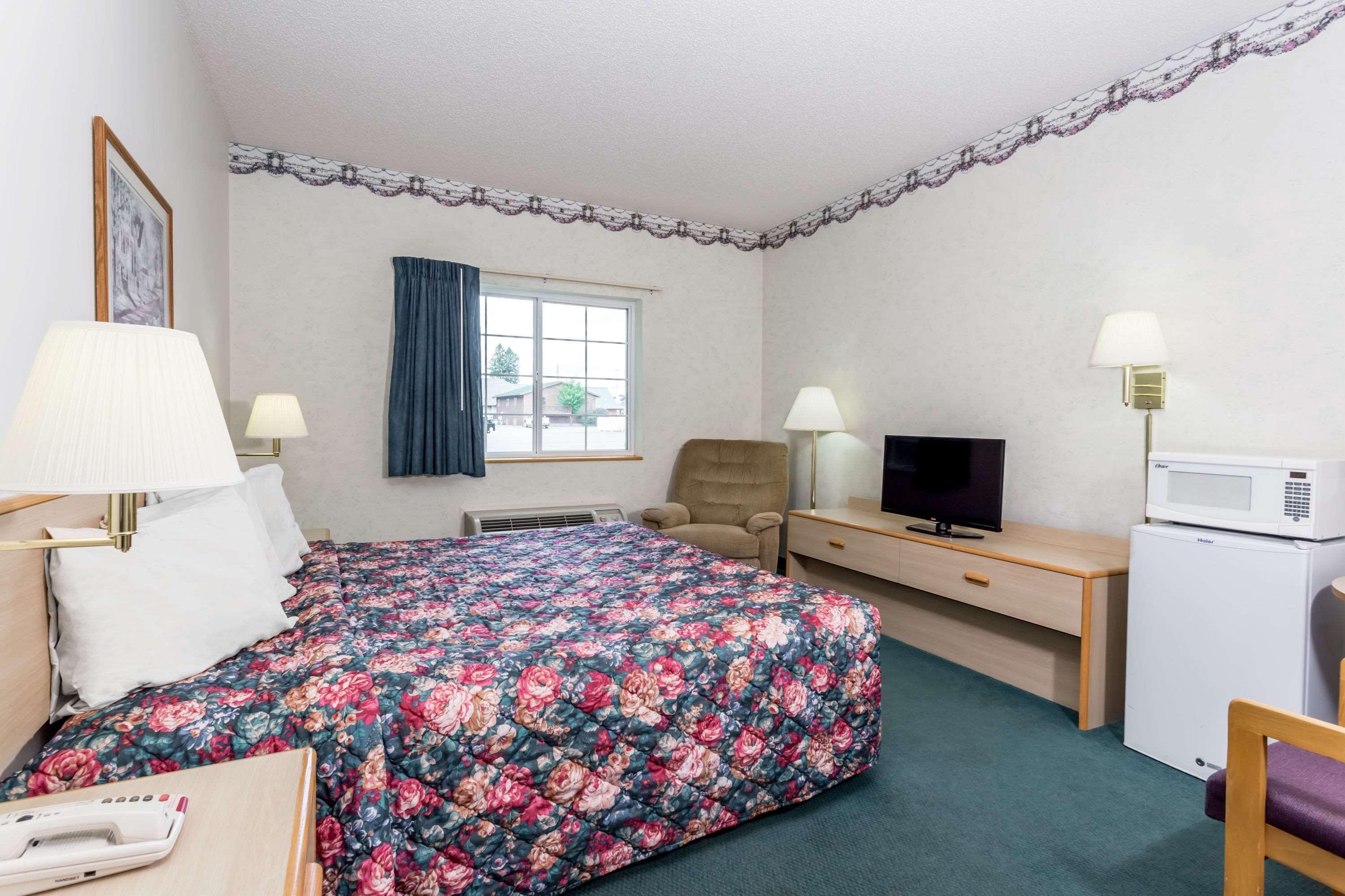 Super 8 By Wyndham Eagle River Eksteriør bilde